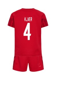 Tanska Simon Kjaer #4 Jalkapallovaatteet Lasten Kotipeliasu MM-kisat 2022 Lyhythihainen (+ Lyhyet housut)